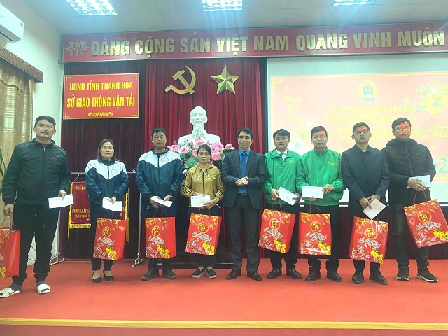 Công đoàn ngành Giao thông Vận tải Thanh Hóa chăm lo cho đoàn viên, CNVNLĐ nhân dịp tết nguyên đán Quý mão 2023
