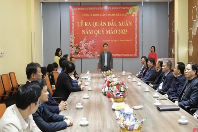 Đồng chí Đỗ Trọng Hưng Bí thư Tỉnh uỷ đến dự lễ ra quân đầu xuân tại các đơn vị doanh nghiệp.
