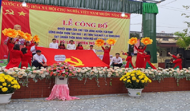 Công đoàn xã Định Long tham gia giao lưu chương trình Văn nghệ chào mừng Lễ công bố Quyết định của Chủ tịch UBND huyện Yên Định công nhận thôn Tân Ngữ 1 và Thôn Tân Ngữ 2 xã Định Long đạt chuẩn Nông thôn mới kiểu mẫu cấp tỉnh