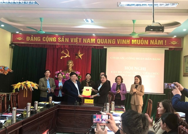 LĐLĐ huyện Quan Hoá tập trung chỉ đạo CĐCS phối hợp tổ chức Hội nghị Cán bộ công chức năm 2023