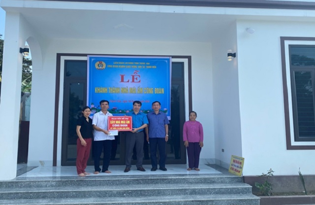 Công đoàn ngành Giao thông vận tải Thanh Hóa trao hỗ trợ kinh phí xây nhà Mái ấm Công đoàn cho đoàn viên có hoàn cảnh khó khăn