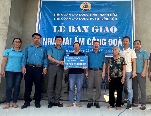 LĐLĐ tỉnh Thanh Hóa trao nhà “Mái ấm công đoàn” cho CNLĐ - ĐVCĐ huyện Vĩnh Lộc.