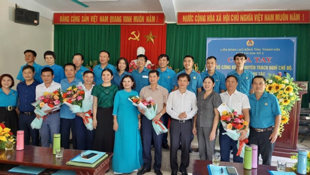 Cụm thi đua số 6 tổ chức Chia tay các đồng chí cán bộ công đoàn nghỉ chế độ, chuyển công tác