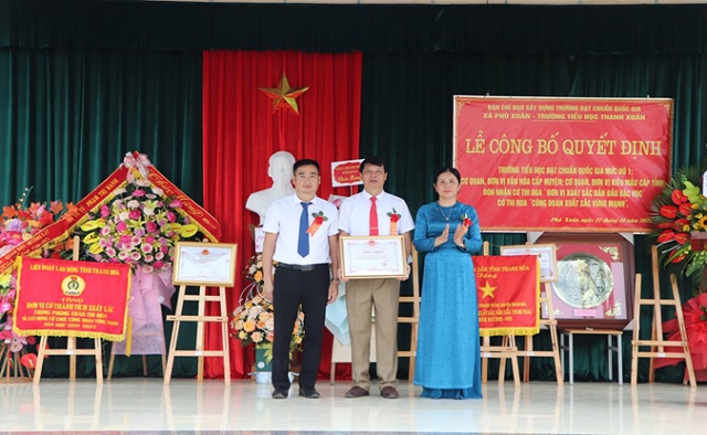 Các cấp Công đoàn huyện Quan Hoá tích cực tham gia xây dựng “Cơ quan, đơn vị, doanh nghiệp đạt chuẩn văn hóa”