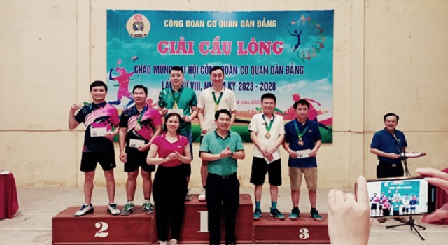 Công đoàn cơ quan Dân đảng tổ chức giải cầu lông chào mừng Đại hội Công đoàn cơ quan