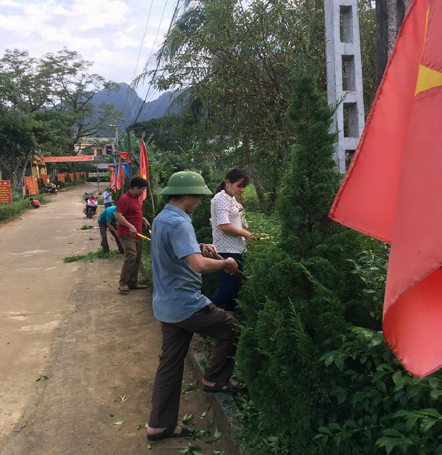Công đoàn xã Ngọc Sơn tích cực tham gia phong trào chỉnh trang khuôn viên trụ sở và công tác dọn vệ sinh môi trường