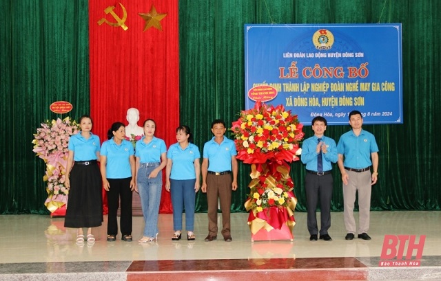 Công bố quyết định thành lập nghiệp đoàn nghề May gia công xã Đông Hòa 2.jpg