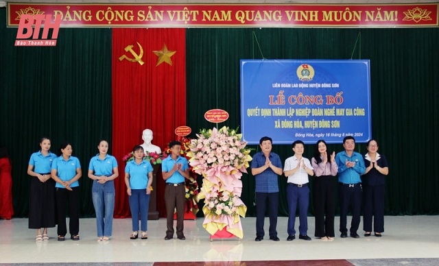 Công bố quyết định thành lập nghiệp đoàn nghề May gia công xã Đông Hòa 3.jpg