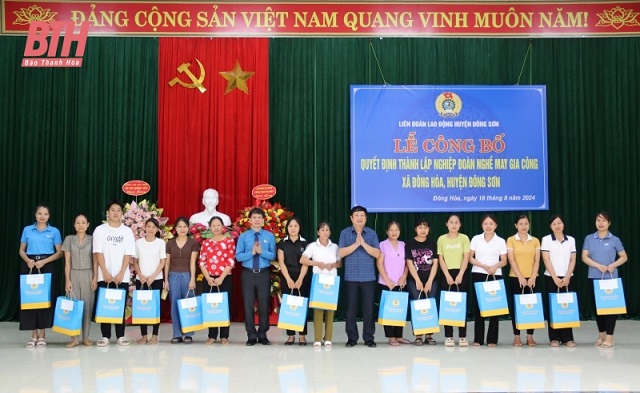 Công bố quyết định thành lập nghiệp đoàn nghề May gia công xã Đông Hòa 6.jpg