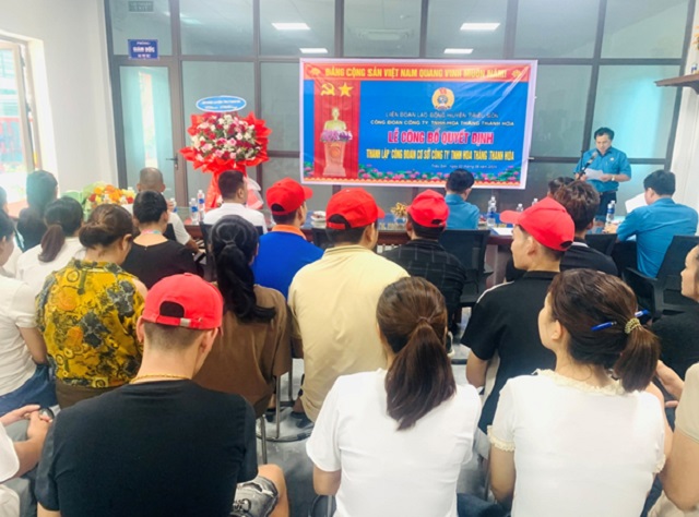 1LĐLĐ huyện Triệui Sơn công bố Quyết định thành lập Công đoàn Công ty TNHH Hoa Thăng Thanh Hóa và thành lập nghiệp đoàn nghề Cơ khí huyện Triệu Sơn_.jpg