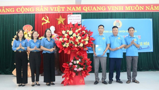 Liên đoàn Lao động huyện Hoằng Hóa tổ chức Lễ công bố thành lập nghiệp đoàn Taxi Hoằng Hóa