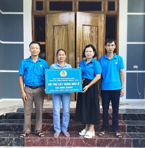 Ý nghĩa nhân văn từ quỹ Hỗ trợ đoàn viên CNVCLĐ Công đoàn Thanh Hóa đem lại cho đoàn viên công đoàn tại Huyện Quan Hóa