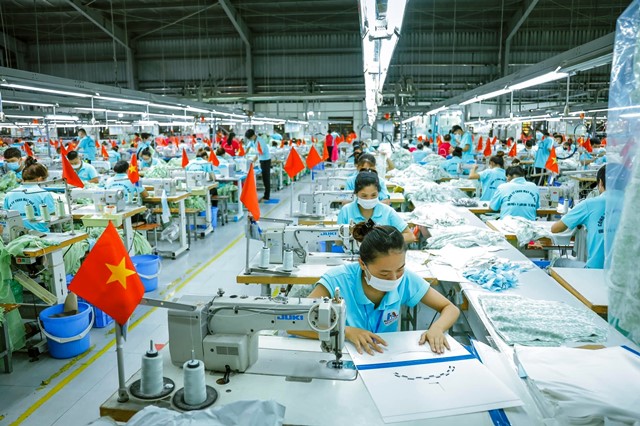 Công nhân viên chức lao động thị xã Bỉm Sơn tiên phong xây dựng thị xã văn minh hiện đại và giàu đẹp