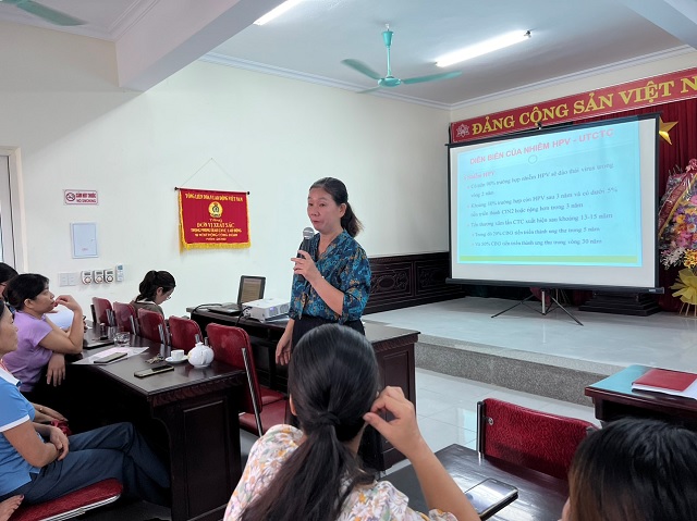 LĐLĐ huyện Hoằng Hóa phối hợp Trung tâm kiểm soát bệnh tật tỉnh Thanh Hóa tổ chức truyền thông phổ biến kiến thức về ung thư cổ tử cung