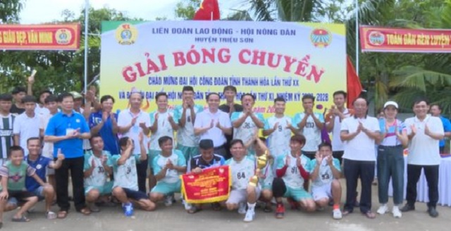 Sôi nổi giải bóng chuyền chào mừng Đại hội XX công đoàn tỉnh và Đại hội XI Hội nông dân Thanh Hóa
