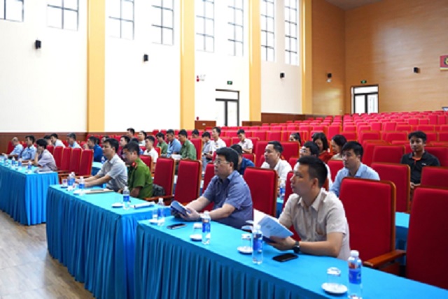 Cán bộ viên chức, người lao động Trường Đại học Hồng Đức tham gia lớp Huấn luyện nghiệp vụ công tác phòng cháy, chữa cháy và cứu nạn cứu hộ năm 2023