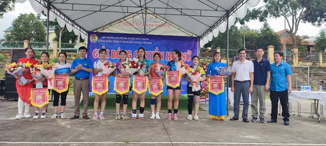 Như Thanh: Công đoàn Công ty TNHH Giầy AKalia Việt Nam tổ chức thành công giải bóng chuyền hơi nữ.