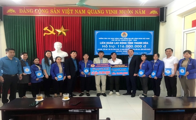 LĐ Lao động huyện Ngọc Lặc trao hỗ trợ tiền làm nhà cho đoàn viên có hoàn cảnh đặc biệt khó khăn về nhà ở năm 2023