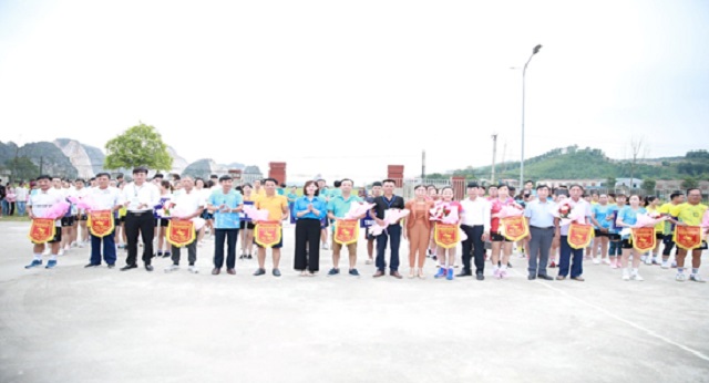 Công đoàn xã Hà Tân phối hợp tổ chức “Giải bóng chuyền hơi chào mừng thành công Đại hội XX Công đoàn tỉnh Thanh Hóa, nhiệm kỳ 2023-2028; kỷ niệm 93 năm Ngày thành lập Hội LHPN Việt Nam”.