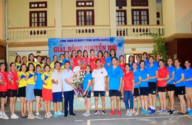 Công nhân viên chức lao động huyện Hà Trung học tập và làm theo tư tưởng, đạo đức, phong cách Hồ Chí Minh