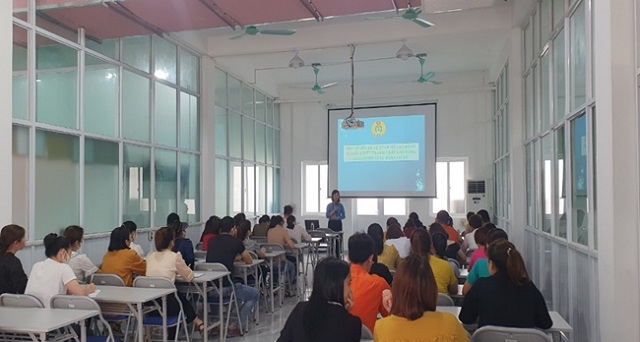 Liên đoàn Lao động huyện Hà Trung Tập huấn nghiệp vụ cho cán bộ Công đoàn cơ sở tại Công ty TNHH giầy Venus Việt Nam