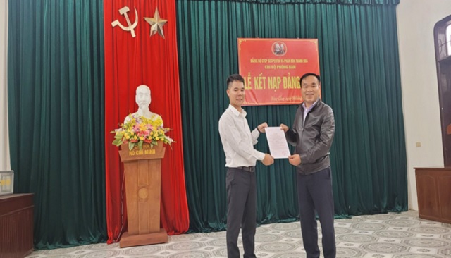 Công đoàn Công ty cổ phần Secpentin và phân bón Thanh Hóa chú trọng công tác phát triển Đảng viên trong công nhân lao động