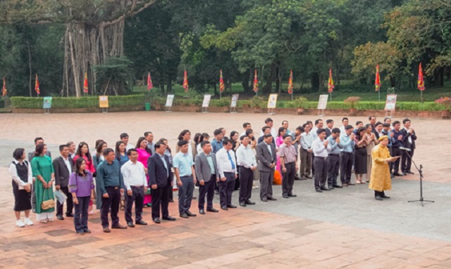 Hoạt động về nguồn, báo công tại Khu di tích lịch sử Lam Kinh 2.jpg