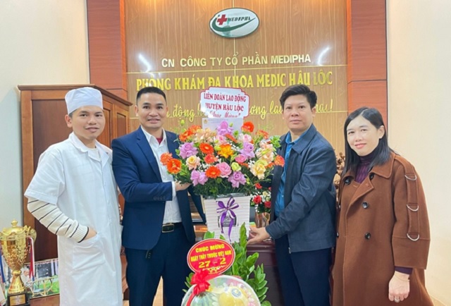 Liên đoàn Lao động huyện Hậu Lộc chúc mừng nhân Kỷ niệm 69 năm Ngày Thầy thuốc Việt Nam