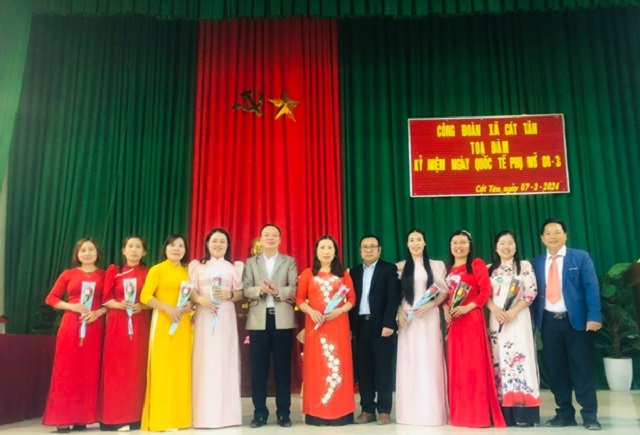 Cơ quan xã Cát Tân (Như Xuân) tổ chức Lễ đón nhận danh hiệu Đơn vị đạt chuẩn văn hóa giai đoạn 2019-2023 3.jpg