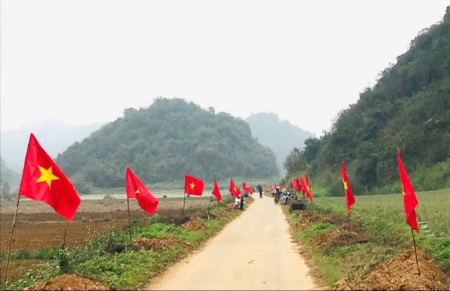 Liên đoàn Lao động huyện Thạch Thành tổ chức trồng cây xanh hưởng ứng phong trào xây dựng Nông thôn mới huyện Thạch Thành năm 2024