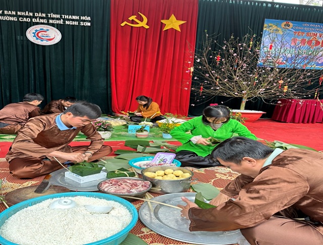 Công đoàn trường Cao đẳng nghề Nghi Sơn tổ chức “Tết sum vầy - Xuân chia sẻ” và Hội thi gói bánh chưng “Hương vị ngày xuân”