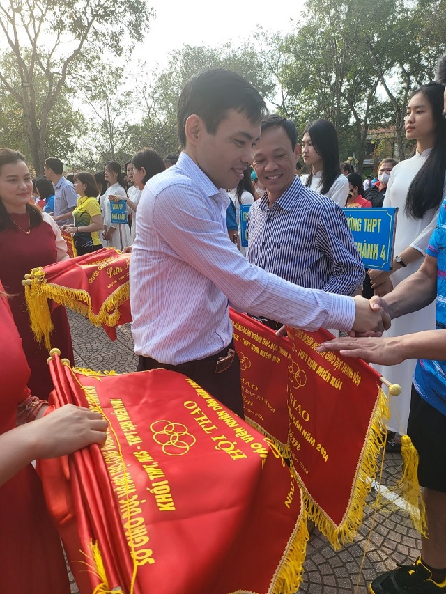 Hội thao “Người giáo viên nhân dân” cụm Miền núi năm 2024 thành công, tốt đẹp 1.jpg