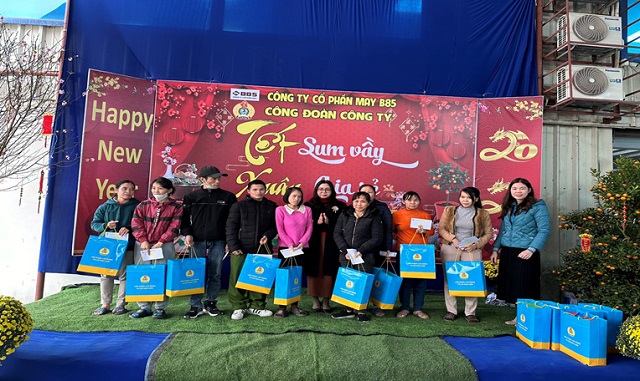 Công đoàn Công ty cổ phần may B85 phối hợp với công ty tổ chức “Tết sum vầy - Xuân chia sẻ”