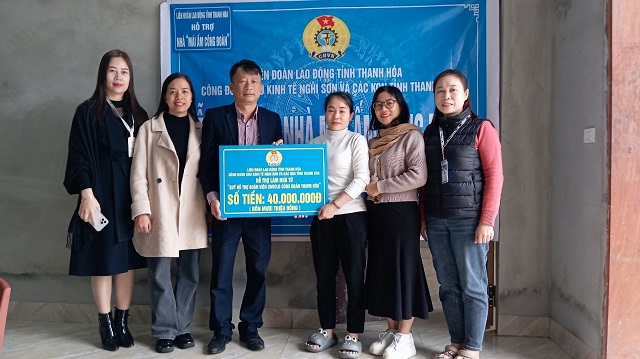 Công đoàn KKT Nghi Sơn và các KCN tỉnh trao khánh thành nhà “Mái ấm công đoàn”