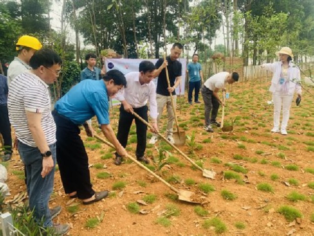 Công đoàn Công ty TNHH giầy ADIANA Việt Nam, địa chỉ xã Thọ Dân huyện Triệu Sơn, đã tổ chức hưởng ứng Ngày Trái đất năm 2024_.jpg