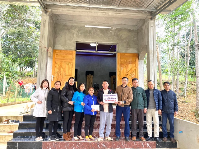 Trao hỗ trợ làm nhà “Đại đoàn kết” cho gia đình đoàn viên nghèo
