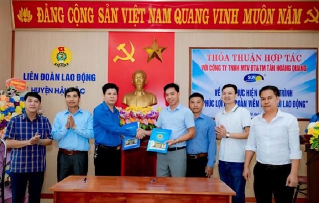 Liên đoàn Lao động huyện Hậu Lộc tổ chức ký kết hợp tác chương trình “Phúc lợi cho Đoàn viên Công đoàn và người lao động”