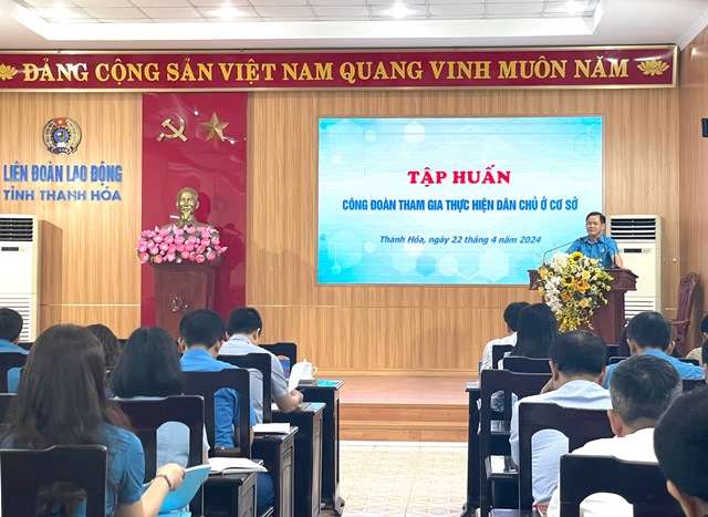 Liên đoàn Lao động tỉnh tổ chức lớp tập huấn hướng dẫn kỹ năng Công đoàn tham gia thực hiện Luật dân chủ ở cơ sở