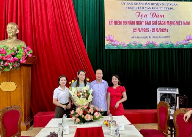 Huyện Như Xuân chúc mừng Trung tâm VH-TT-TT và Du lịch huyện nhân kỷ niệm ngày Báo chí cách mạng Việt Nam