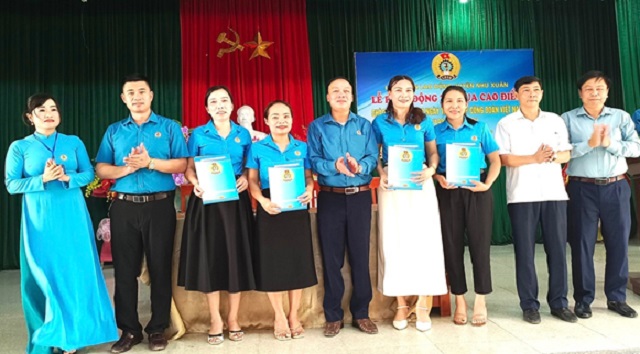 LĐLĐ huyện Như Xuân phát động đợt thi đua cao điểm chào mừng kỷ niệm 95 năm thành lập Công đoàn Việt Nam và tổ chức hội nghị báo cáo viên tháng 4 năm 2024