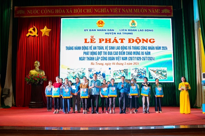 Hà Trung tổ chức Lễ phát động hưởng ướng Tháng hành động an toàn, VSLĐ và Tháng công nhân năm 2024; phát động thi đua cao điểm Chào mừng 95 năm ngày thành lập Công đoàn Việt Nam (28/7/1929 – 28/7/2914)