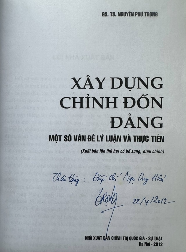 Ngồi đây nhưng anh em làm gì đều biết cả đấy 3.jpg