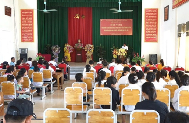 Công đoàn phối hợp với UBND và Hội khuyến học xã Cát Tân (Như Xuân) tổ chức gặp mặt biểu dương, khen thưởng giáo viên và các em học sinh giỏi, xuất sắc năm 2023 - 2024