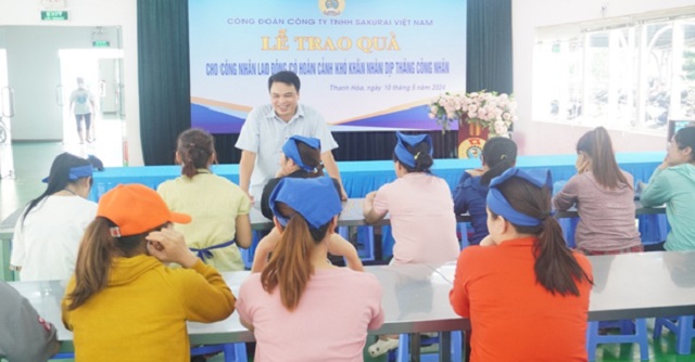 Trao quà hỗ trợ cho đoàn viên khó khăn nhân dịp Tháng Công Nhân năm 2024