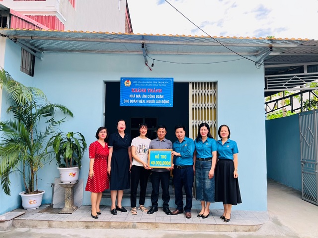 Công đoàn Ngành Công Thương Thanh Hóa tổ chức trao tiền hỗ trợ xây dựng“ Nhà mái ấm Công đoàn” cho đoàn viên có hoàn cảnh khó khăn về nhà ở