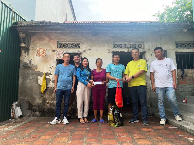 Công đoàn và Công ty TNHH Vật tư ngành Giầy Winner Việt Nam thăm hỏi các gia đình Công nhân lao động gặp hoàn cảnh khó khăn