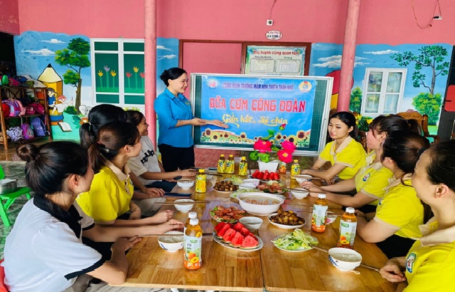 Mang niềm vui đến đoàn viên, người lao động với “Bữa cơm Công đoàn”
