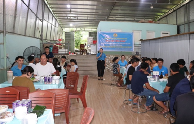 Hơn 120 công nhân lao động phấn khởi với “Bữa cơm Công đoàn”