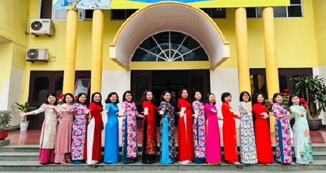 Nữ cán bộ, đoàn viên, người lao động Công đoàn Thanh Hóa sôi nổi hưởng ứng “Tuần lễ áo dài” và Chương trình “Tặng áo dài, trao gửi yêu thương, giữ gìn nét đẹp truyền thống” năm 2023