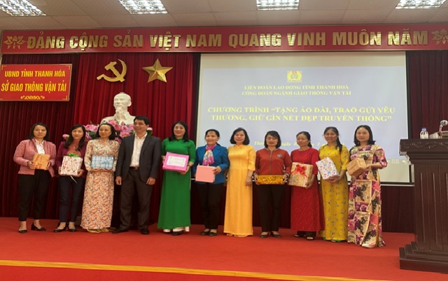 Công đoàn ngành Giao thông vận tải Thanh Hóa tổ chức Chương trình "Tặng Áo dài, trao gửi yêu thương, giữ gìn nét đẹp truyền thống"